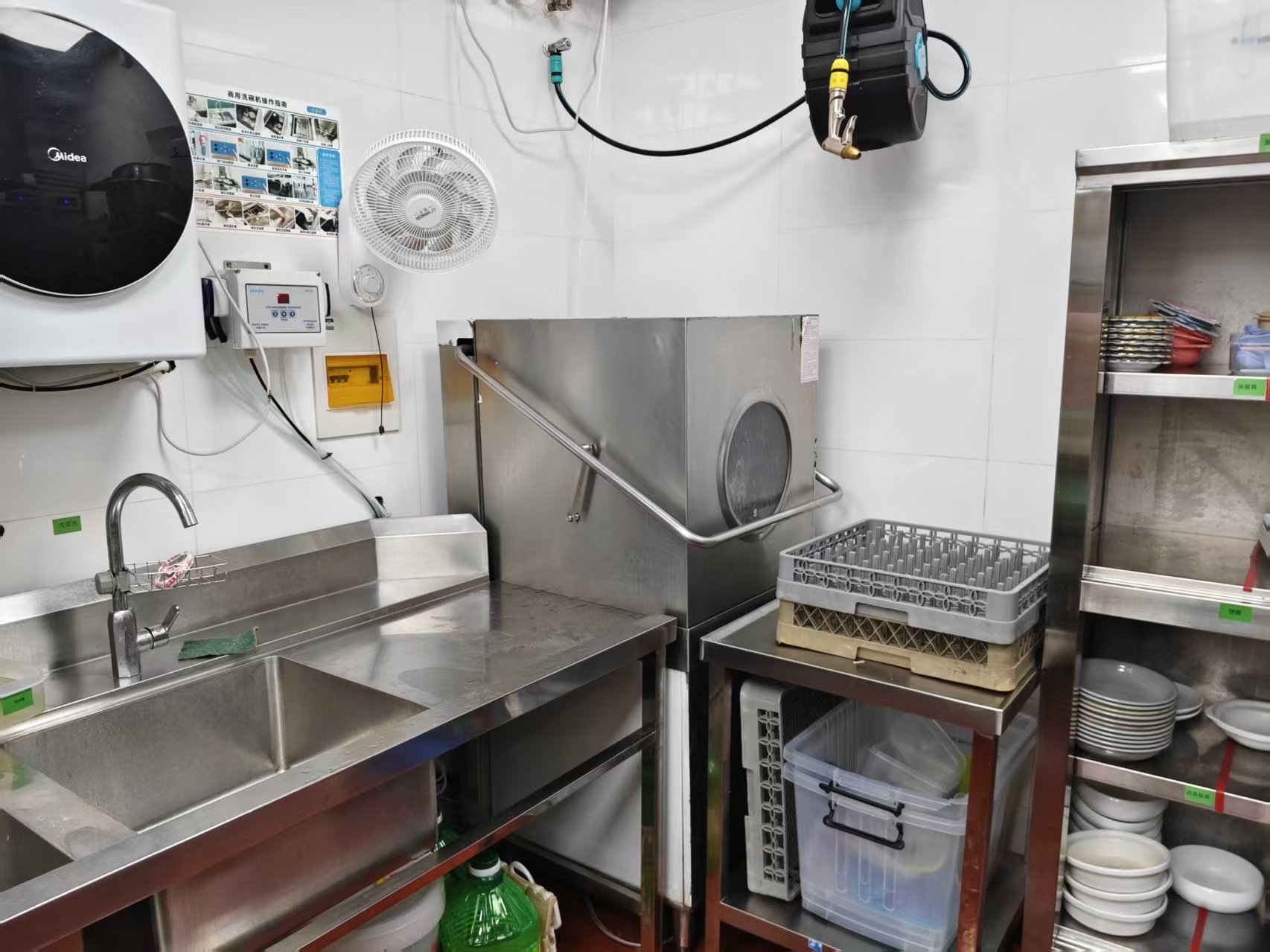 Hood-Type Dishwasher