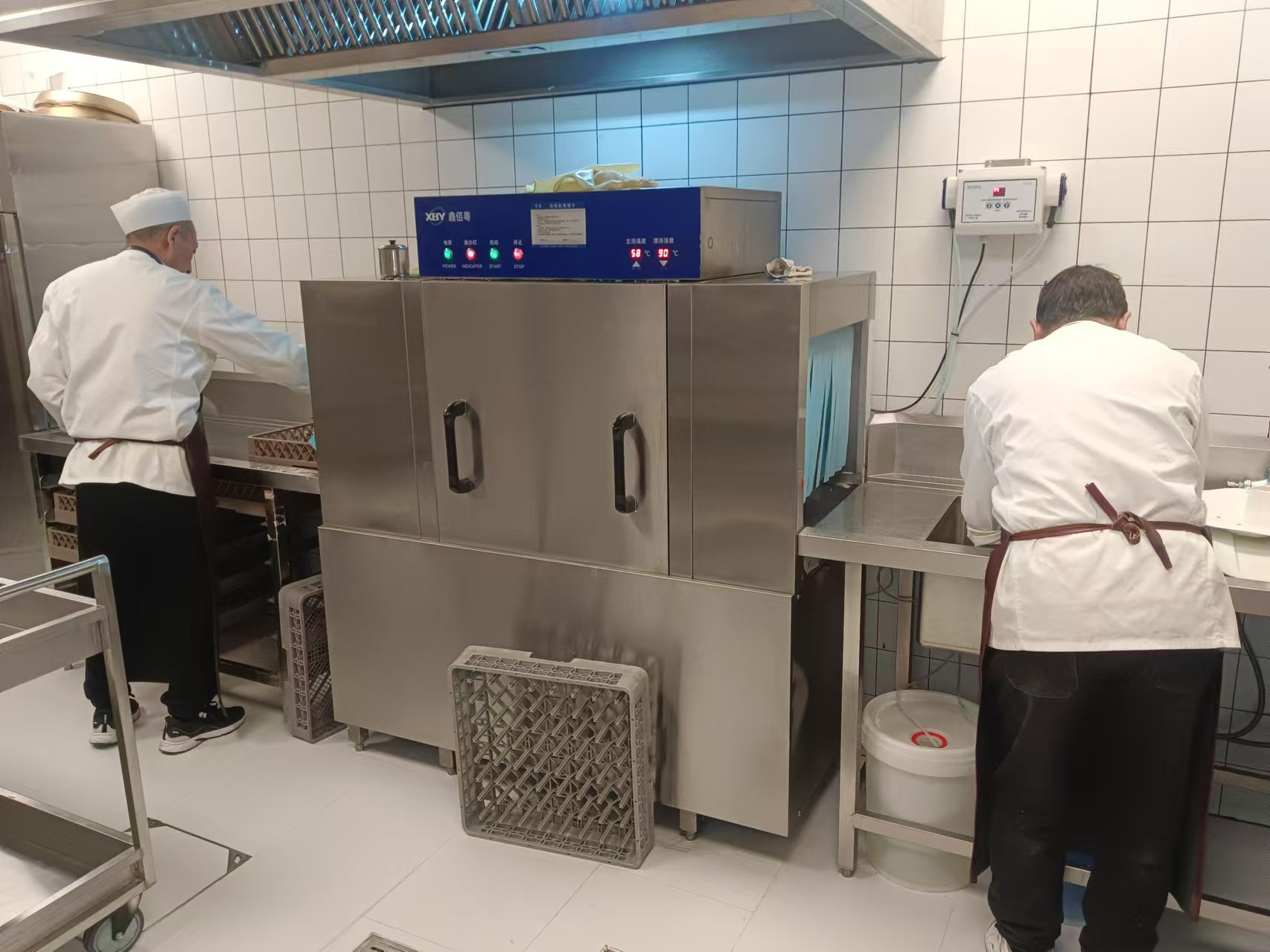 Basket Type Dishwasher