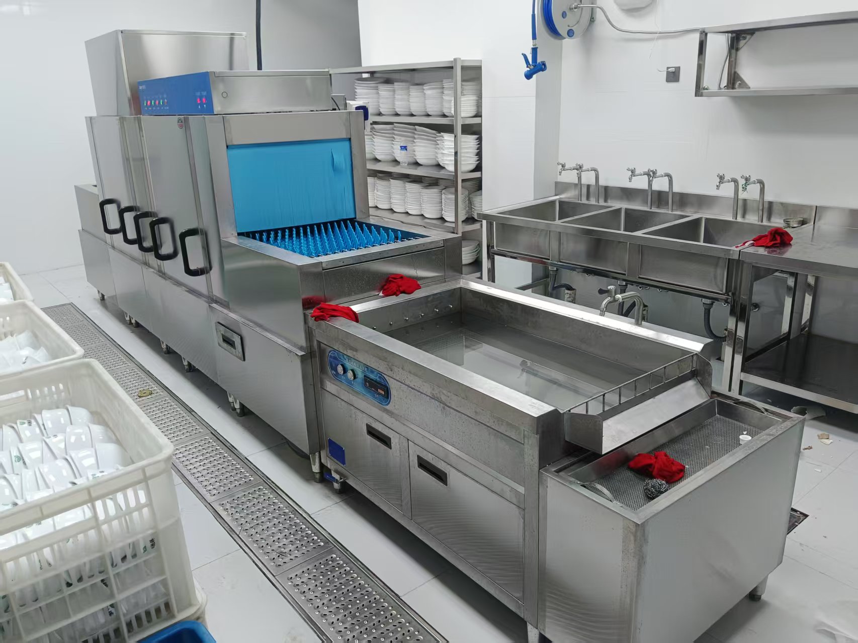 Flight-Type Dishwasher