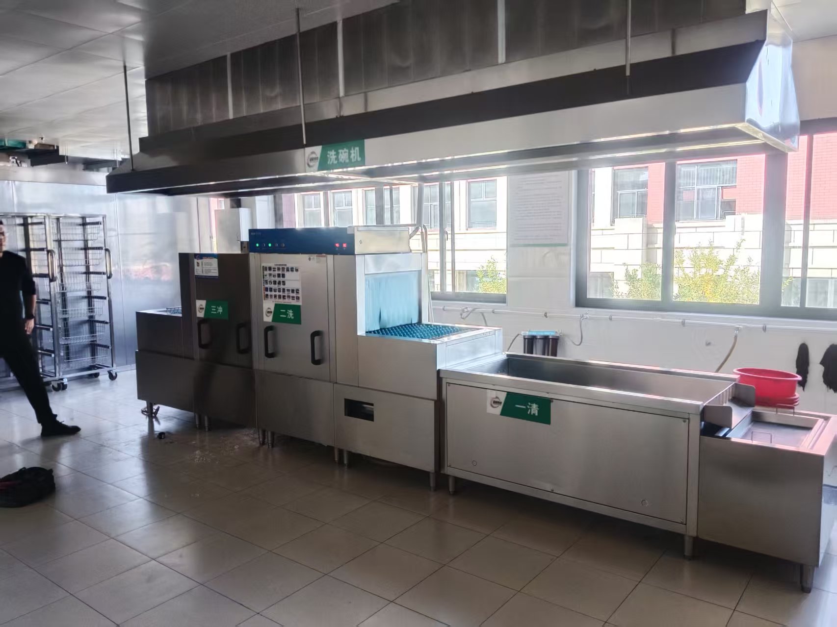 Flight-Type Dishwasher